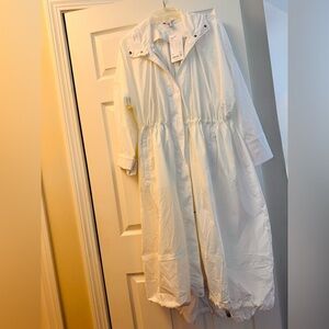 ATHLETA long, lightweight, white hooded windbreaker rain jacket. Elastic waist.